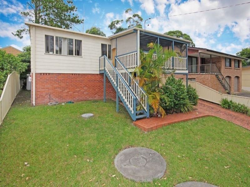 39 River Road, Lake Tabourie NSW 2539