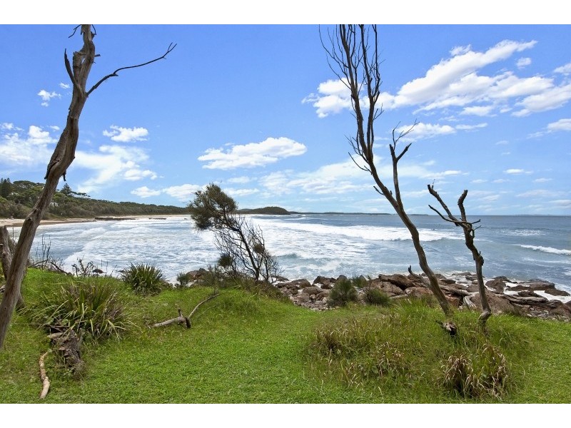 17 Surfers Ave, Narrawallee NSW 2539