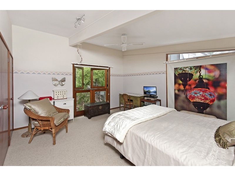 17 Surfers Ave, Narrawallee NSW 2539