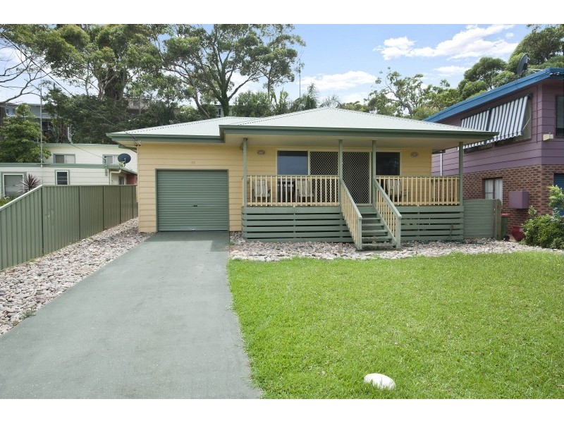 33 Commonwealth Ave, Burrill Lake NSW 2539