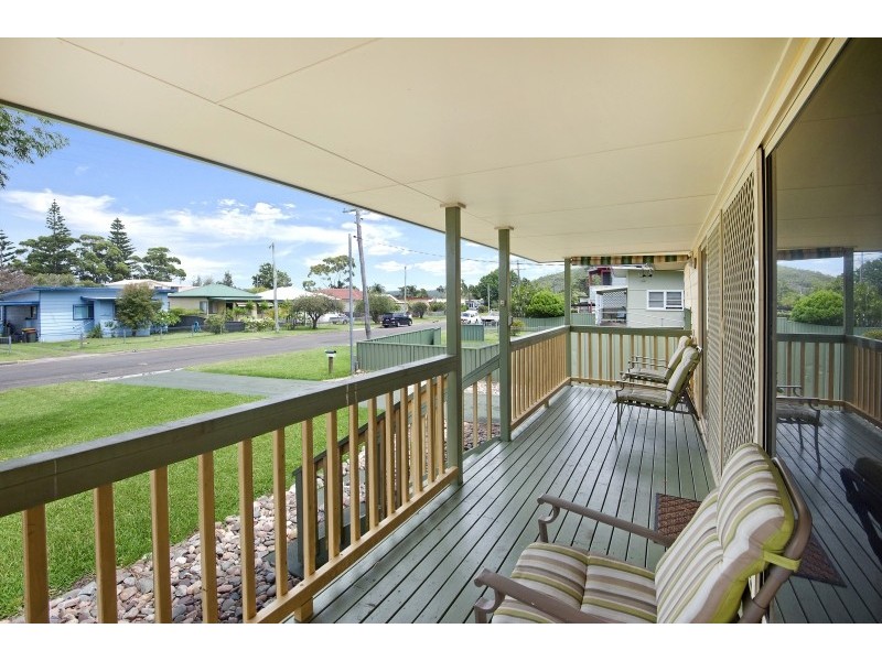 33 Commonwealth Ave, Burrill Lake NSW 2539