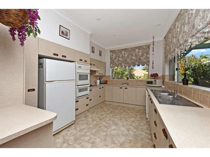 10 Edwin Avenue, Lake Conjola NSW 2539