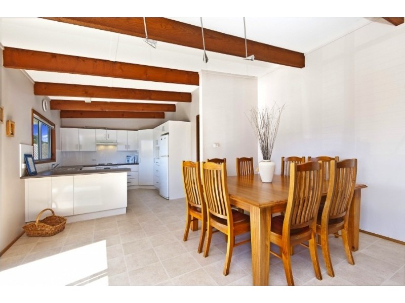 9 Clissold Street, Mollymook NSW 2539