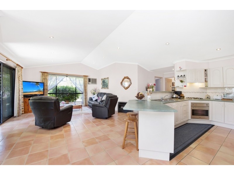12 Callemondah Close, Narrawallee NSW 2539