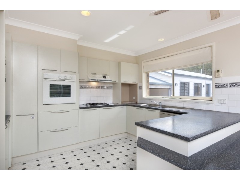 28 Treetops Crescent, Mollymook NSW 2539