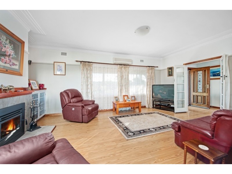 6 Princes Highway, Mollymook NSW 2539