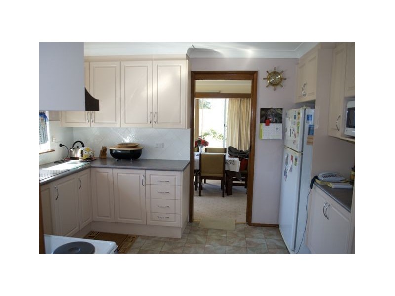 25 Mercury Drive, Lake Tabourie NSW 2539