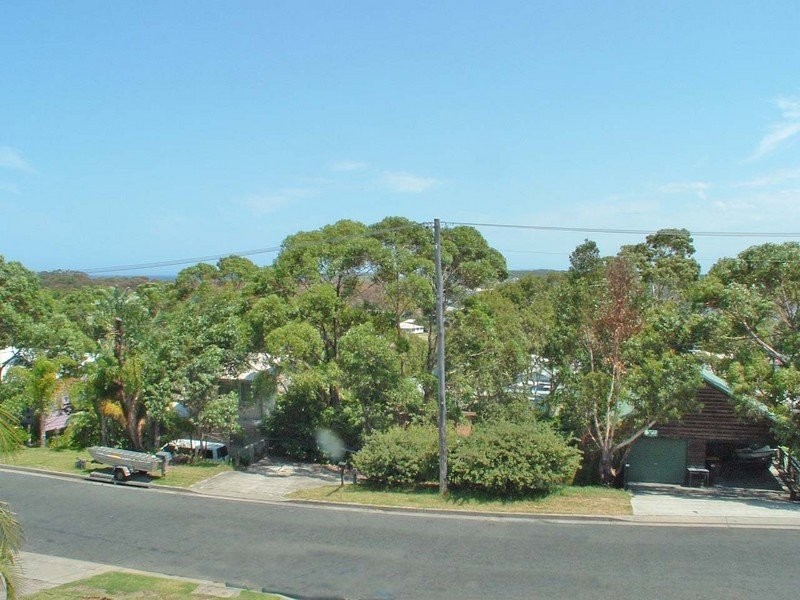 35 Canberra Crescent, Burrill Lake NSW 2539