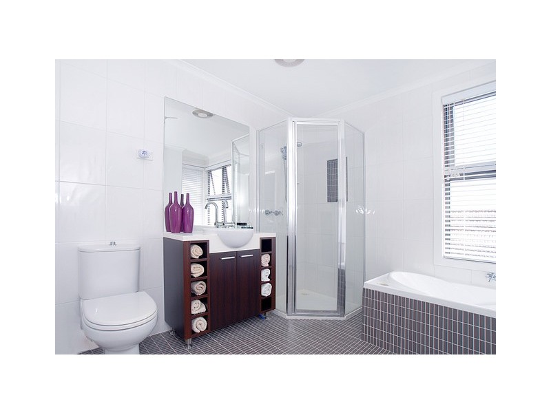 2B Stevenson Ave, Dandenong North VIC 3175