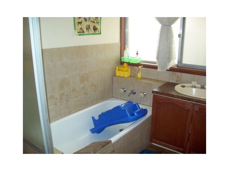 27 Hume Road, Springvale South VIC 3172