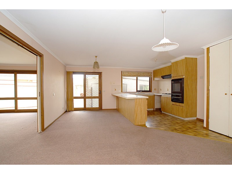 43 Cochrane Ave, Keysborough VIC 3173