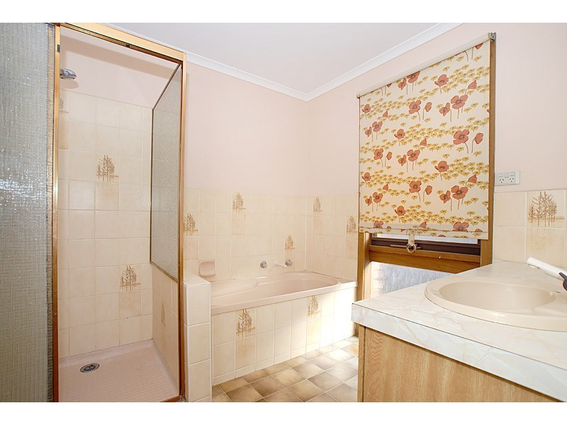 43 Cochrane Ave, Keysborough VIC 3173