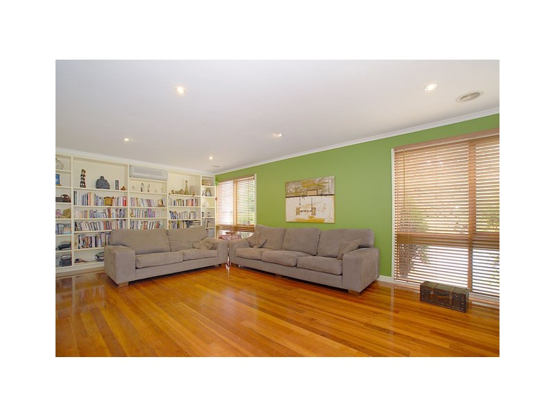 17 Locharn Cres, Keysborough VIC 3173