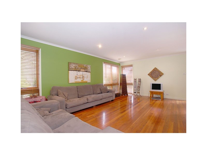 17 Locharn Cres, Keysborough VIC 3173