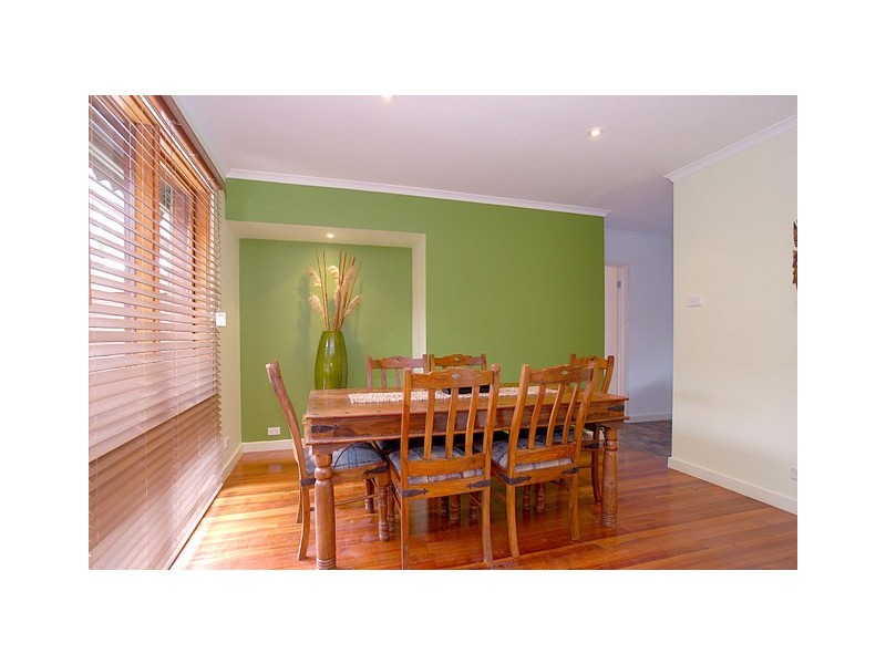 17 Locharn Cres, Keysborough VIC 3173