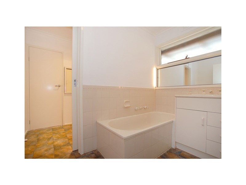 17 Locharn Cres, Keysborough VIC 3173