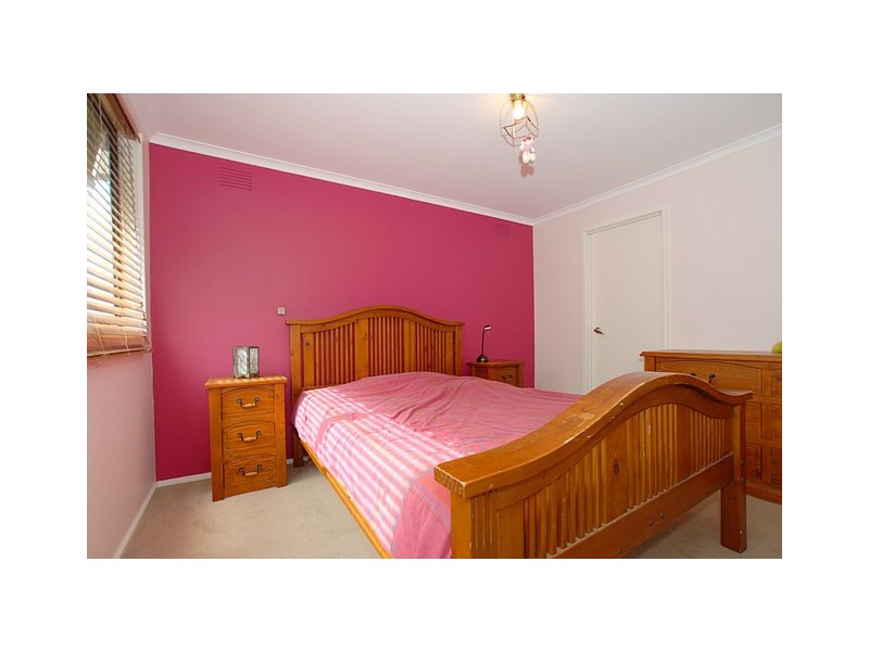 17 Locharn Cres, Keysborough VIC 3173