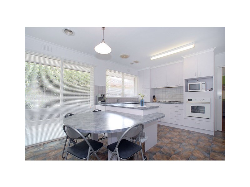 17 Locharn Cres, Keysborough VIC 3173