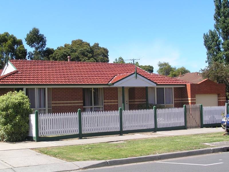 1/10 Burton Avenue, Clayton VIC 3168