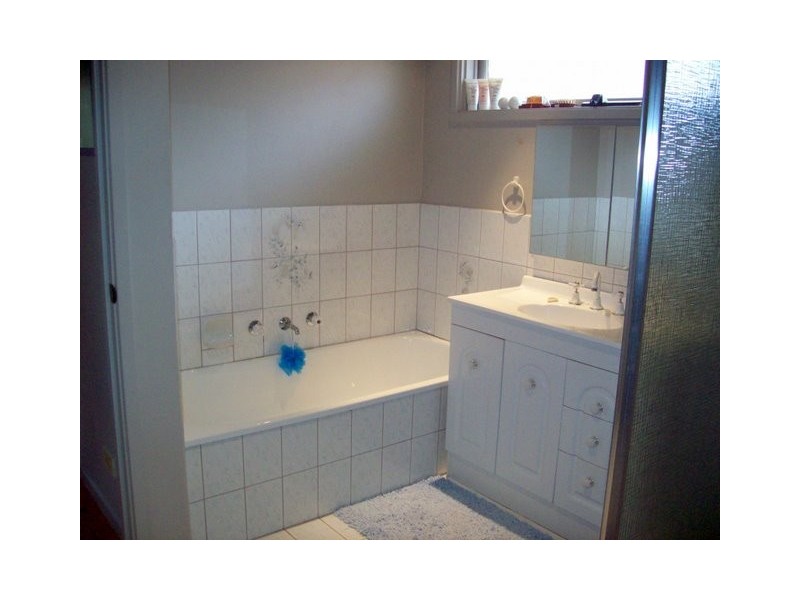 2/49 Whalley Dve, Wheelers Hill VIC 3150