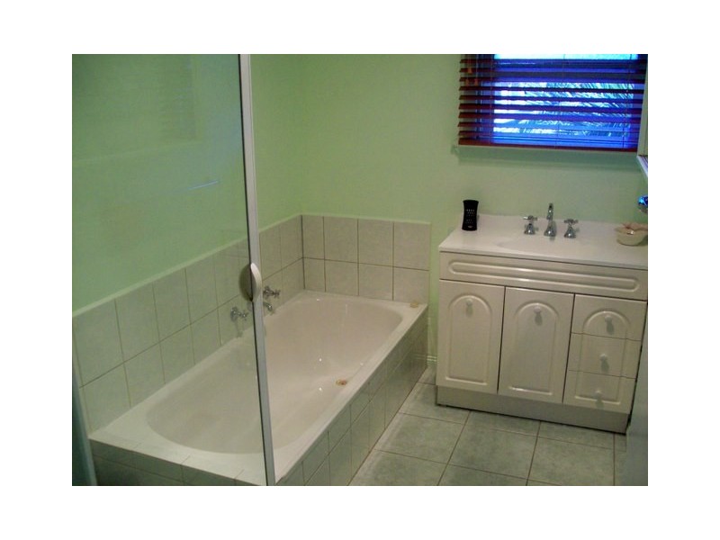 31 Kelvinside Rd, Noble Park VIC 3174