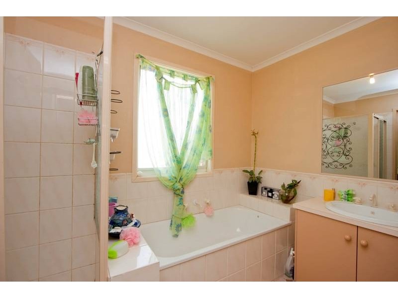 66 Fenton Crt, Keysborough VIC 3173