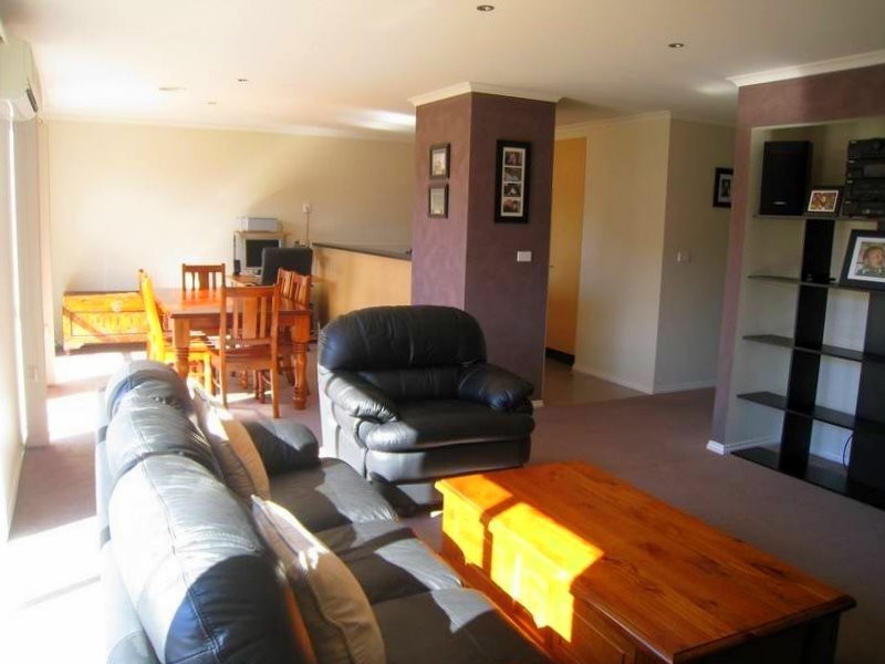 2/66 Dunblane Rd, Noble Park VIC 3174