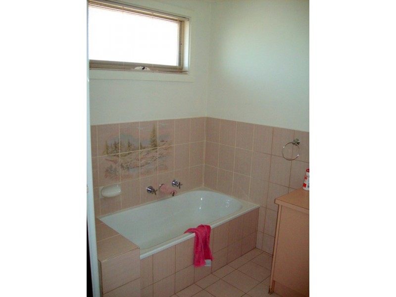 2 Moya Close, Endeavour Hills VIC 3802