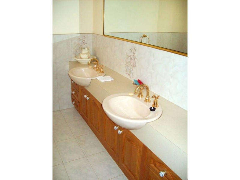 4 Don Eva Crt, Rowville VIC 3178