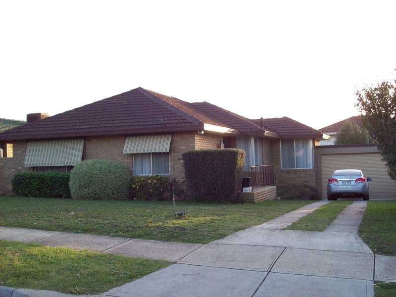 2 Stewart Ave, Narre Warren VIC 3805