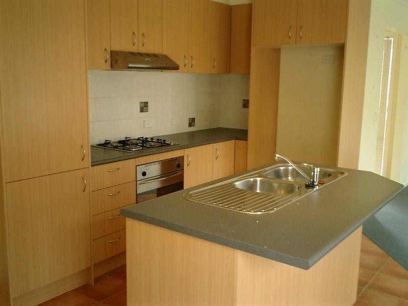 2/16 Mantung Crescent, Rowville VIC 3178