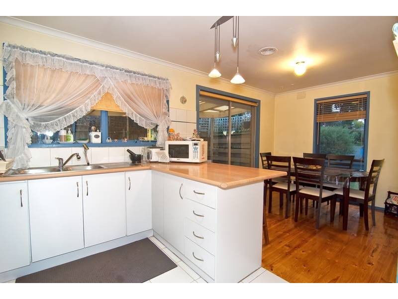 5 Surrey Close, Hallam VIC 3803