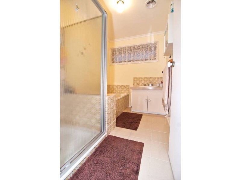 5 Surrey Close, Hallam VIC 3803