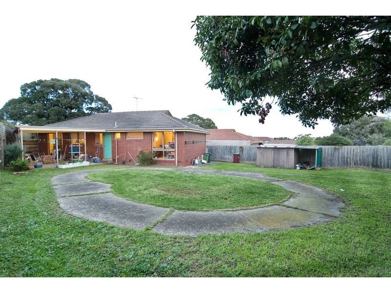 5 Surrey Close, Hallam VIC 3803