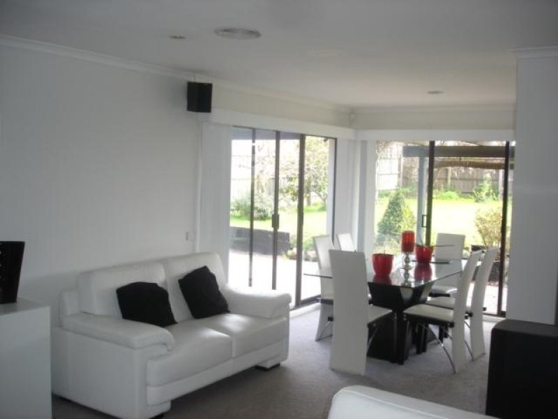 30 Justin Circuit, Hampton Park VIC 3976