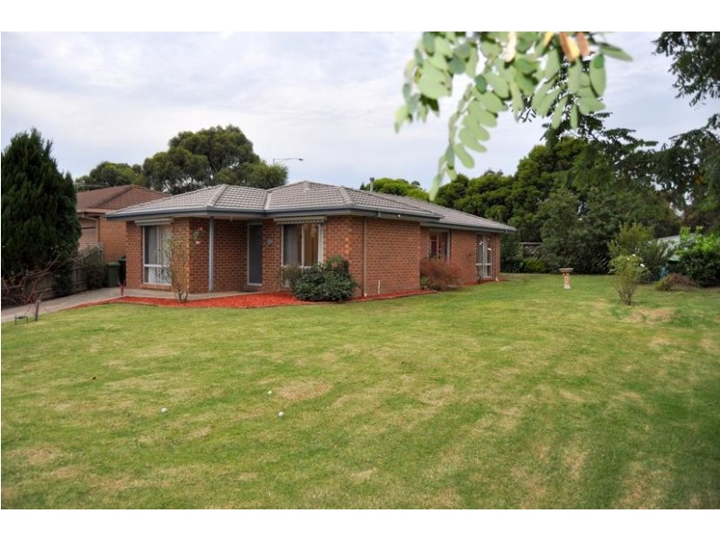 13 Pioneer Court, Berwick VIC 3806