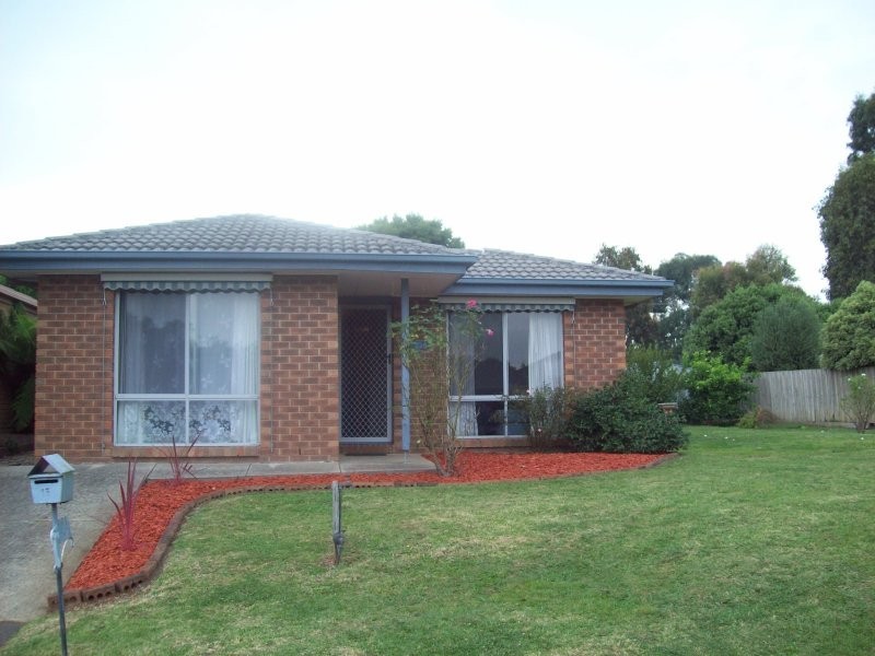 13 Pioneer Court, Berwick VIC 3806