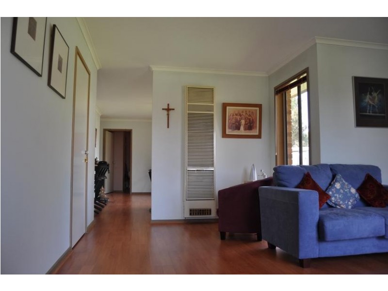 13 Pioneer Court, Berwick VIC 3806