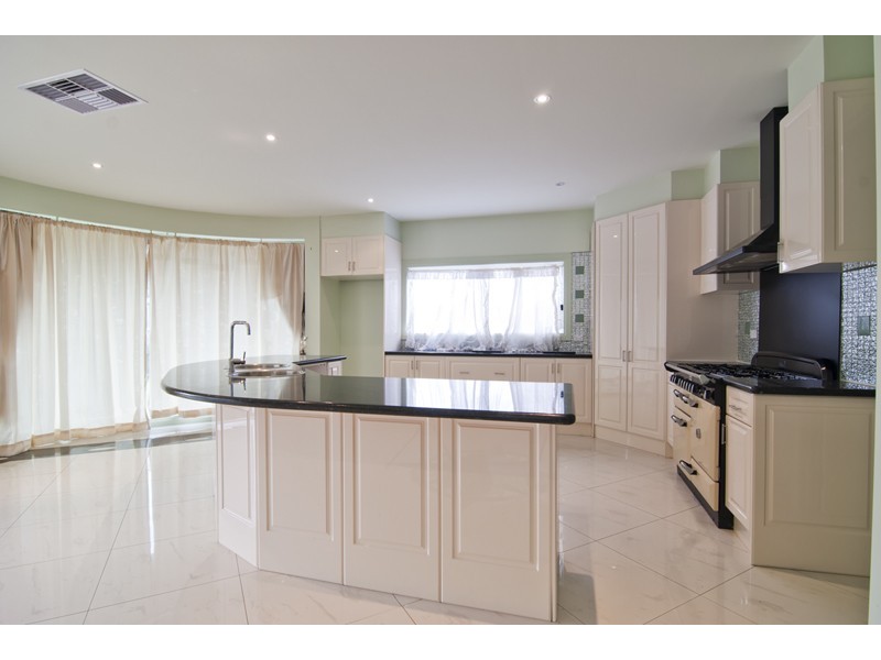 17 Stanford Ave, Keysborough VIC 3173