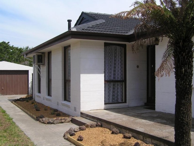 24 College Crescent, Keysborough VIC 3173