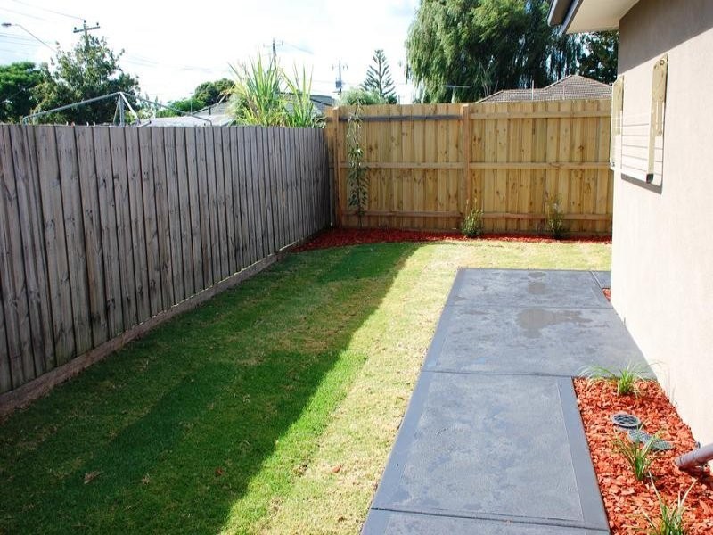 1/4 Allwen Court, Clayton South VIC 3169