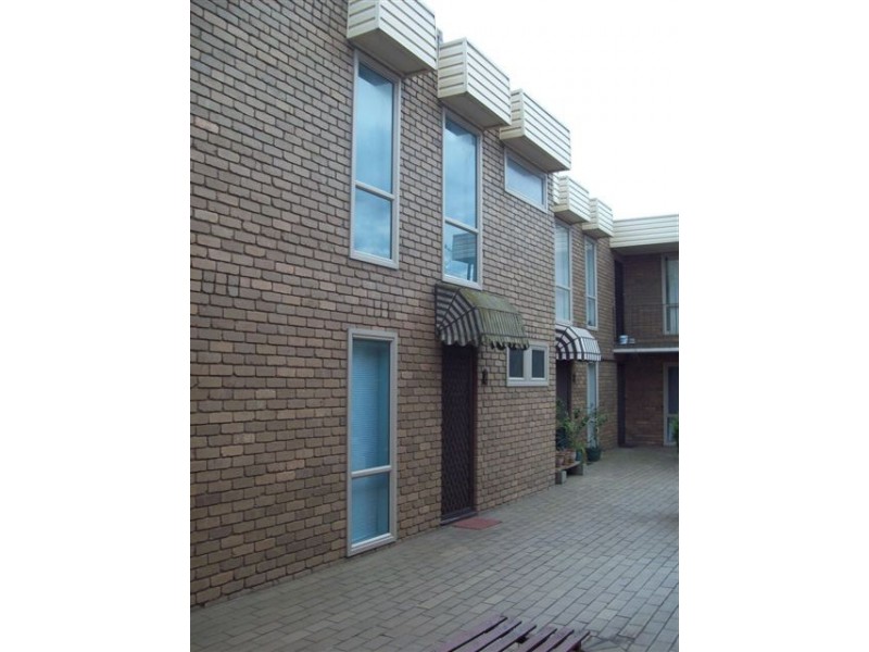 8/24 Rodd Street, Dandenong VIC 3175