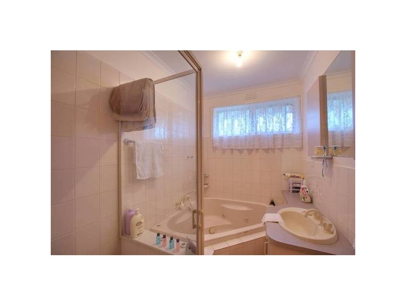 6 Wyuna Drive, Noble Park VIC 3174