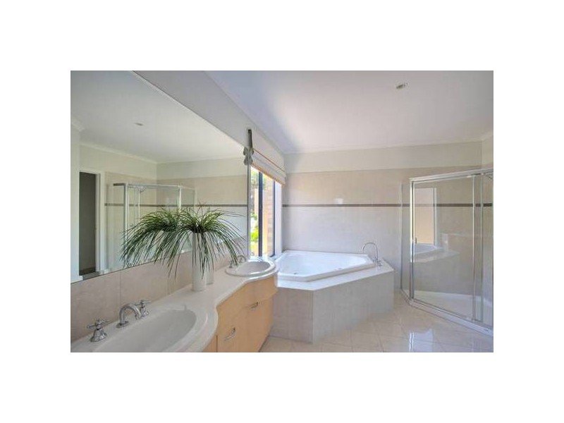 9 Princeton Drive, Keysborough VIC 3173