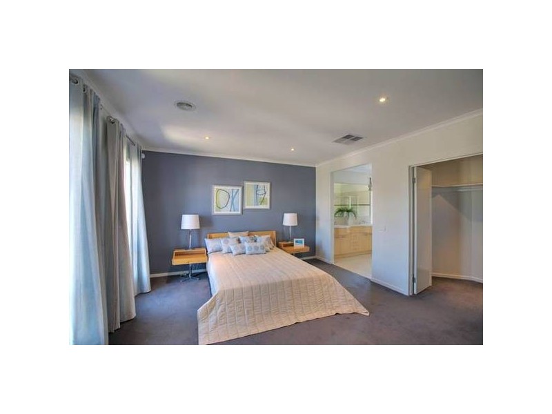 9 Princeton Drive, Keysborough VIC 3173