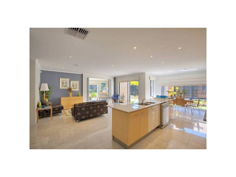 9 Princeton Drive, Keysborough VIC 3173