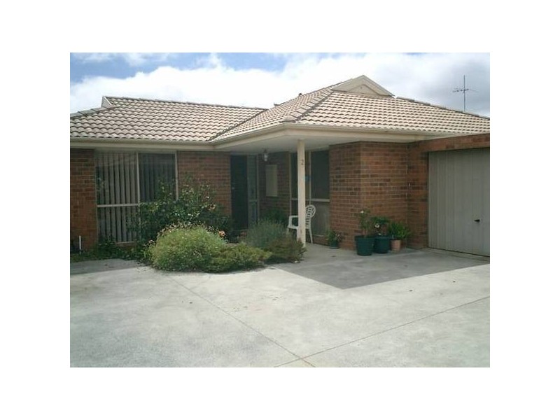 2/25 Parkview Close, Dandenong VIC 3175