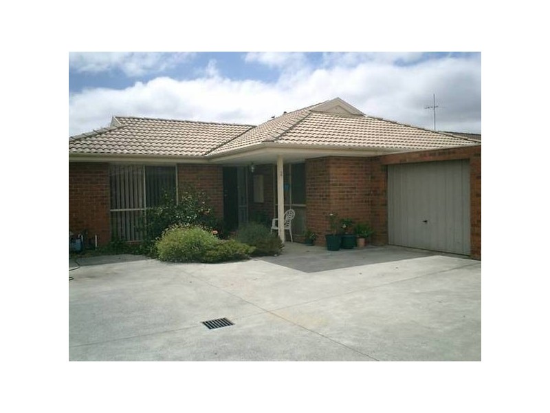2/25 Parkview Close, Dandenong VIC 3175