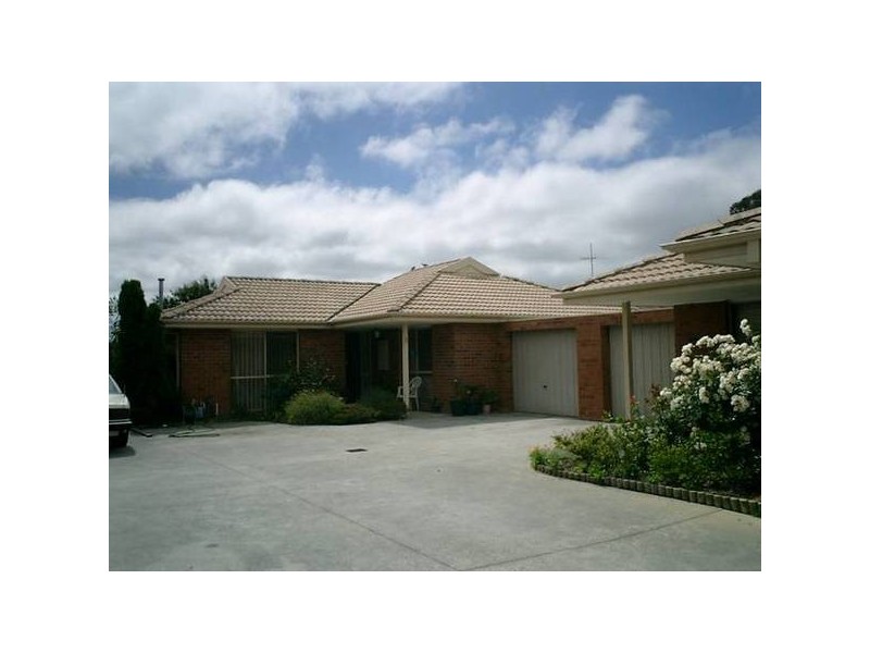 2/25 Parkview Close, Dandenong VIC 3175