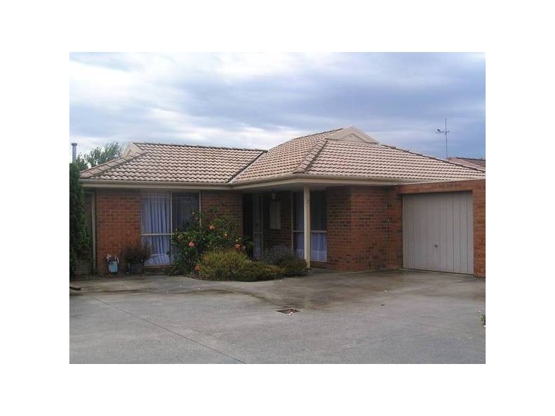 2/25 Parkview Close, Dandenong VIC 3175